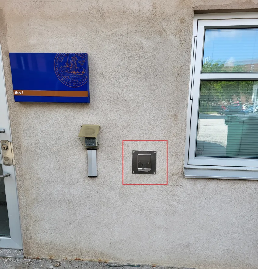 Key chute to return keys
